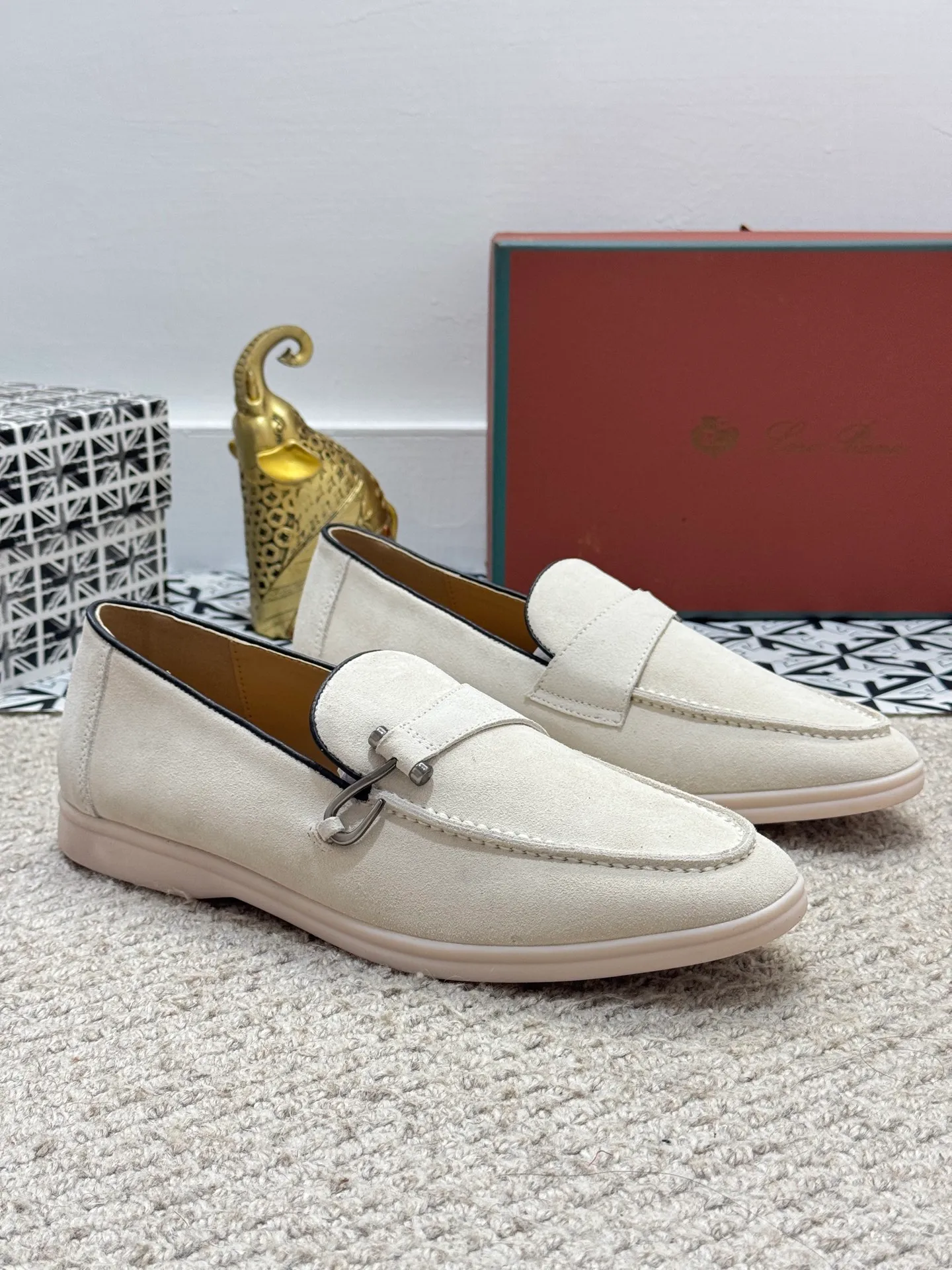 Men's men's shoes 💰380 [New model] 🍓🍓Loro Piana - LP couple model. The new moccasins are made of water-repellent treated suede uppers with rubber soles, a classic. The complex craftsmanship and meticulous structure make the shoes light and soft, allowing you to walk comfortably and freely. Perfect for wearing at the beach or out in the water during the summer. Size: 35-44 (45 customized MH)